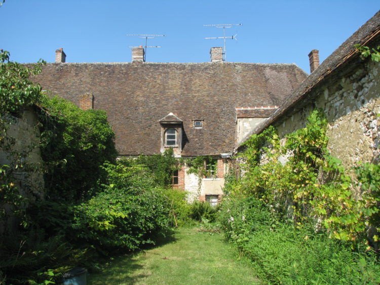 La cour du Relais de Fontenay en 2009